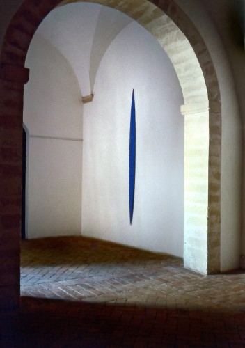 Lapislazuli ist ein Werk von Helmut Dirnaichner aus dem Jahr 1988, präsentiert in Matera in der Ausstellung Material sorgende 1989 Circolo La Scaletta