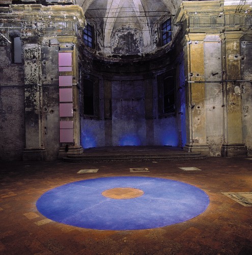 Installation Oltremare aus Lapislazuli und Zellulose in der Ausstellung Stanze del tempo, Centro Internationale Brera, San Carpoforo, Mailand 1988.