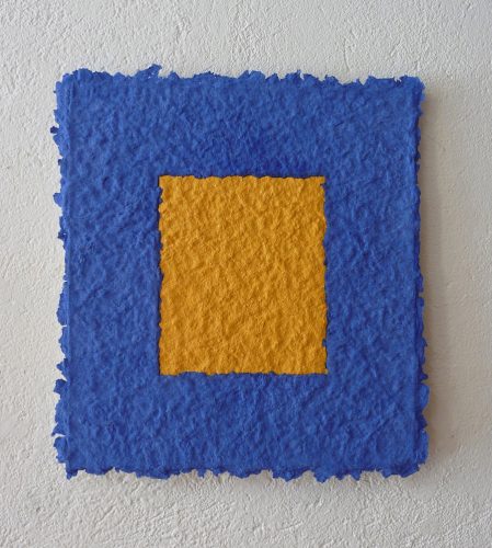 Oltre il blu ist ein Werk von Helmut Dirnaichner aus dem Jahr 2012, präsentiert auf der Art Karlsruhe 2019 von Galerie Renate Bender.