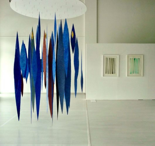 Meteore ist eine Rauminstallation von Helmut Dirnaichner in der Ausstellung pietracolore, spazio heart Vimercate/ Mailand 2018.