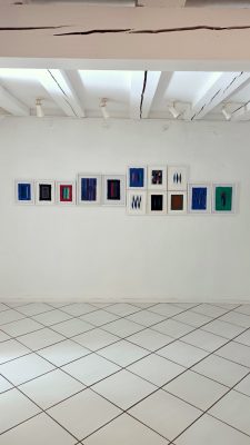 Blick in die Ausstellung Begegnungen im Bild in der Galerie Grewenig mit Werken von Helmut Dirnaichner aus den Jahren 2017 bis 2022
