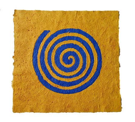 Labyrinth ist ein Werk von Helmut Dirnaichner aus dem Jahr 2020, geschöpft mit Mineralpigmenten und Zellulose