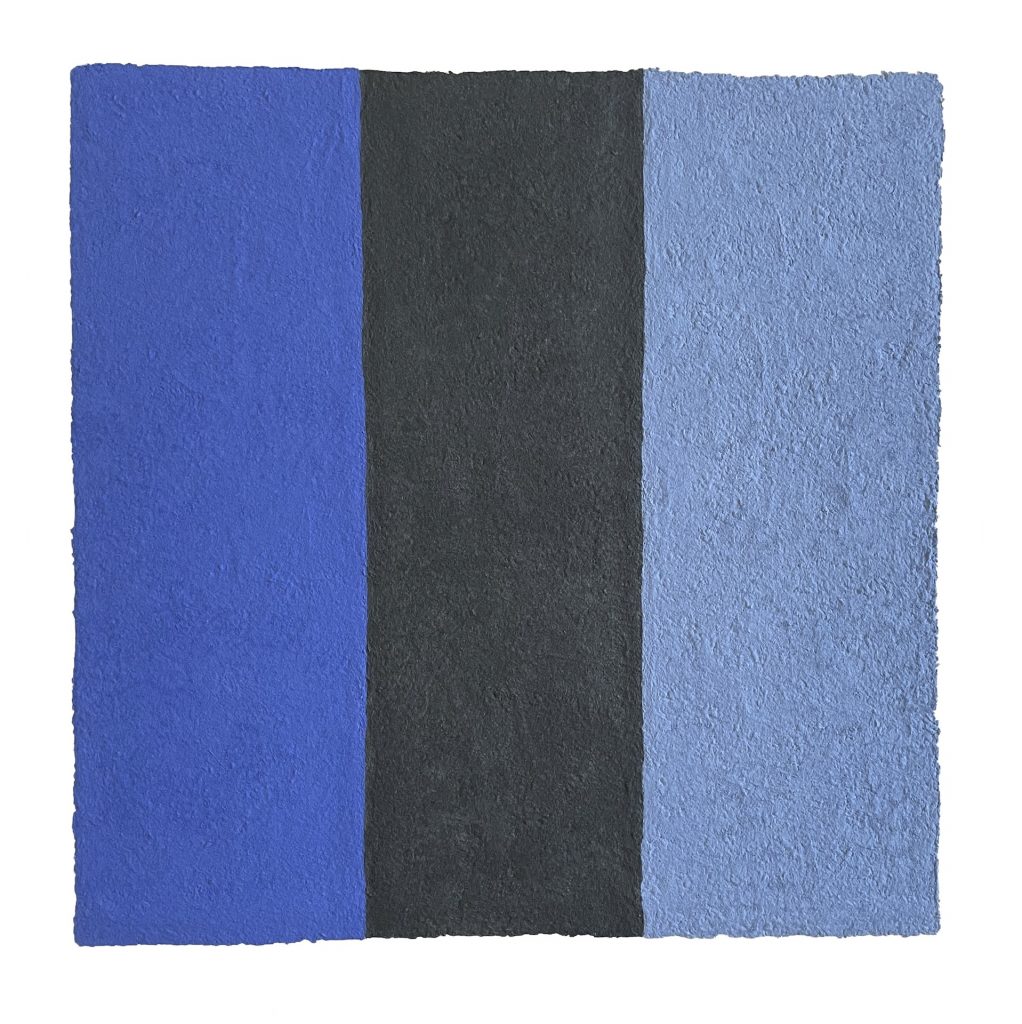 Lapislazuli ist ein Werk von Helmut Dirnaichner aus dem Jahr 1994, in dem er Lapislazuli und Vivianit einander gegenüberstellt.